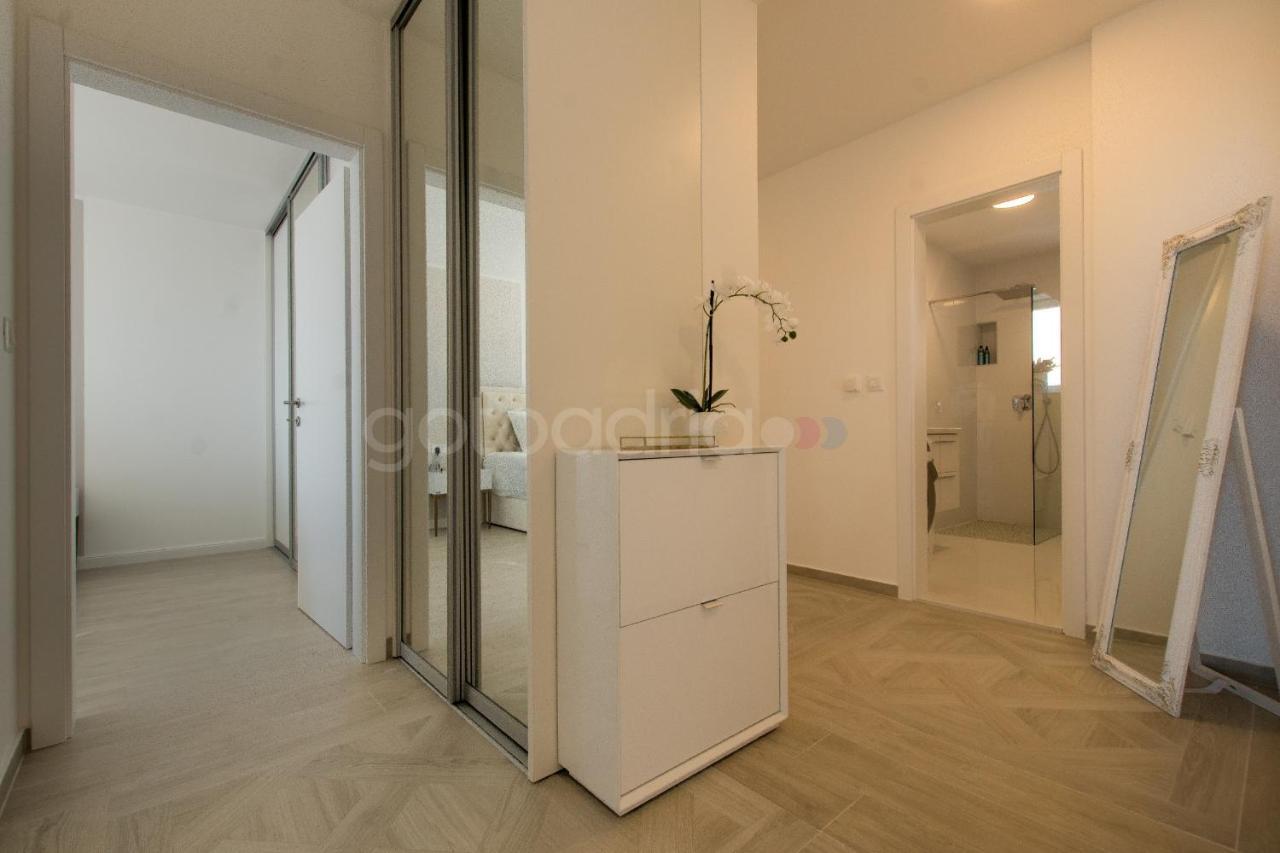 Villa Smaragd - Opal - Luxury Apt With Shared Pool And Private Hot Tub Μακάρσκα Εξωτερικό φωτογραφία