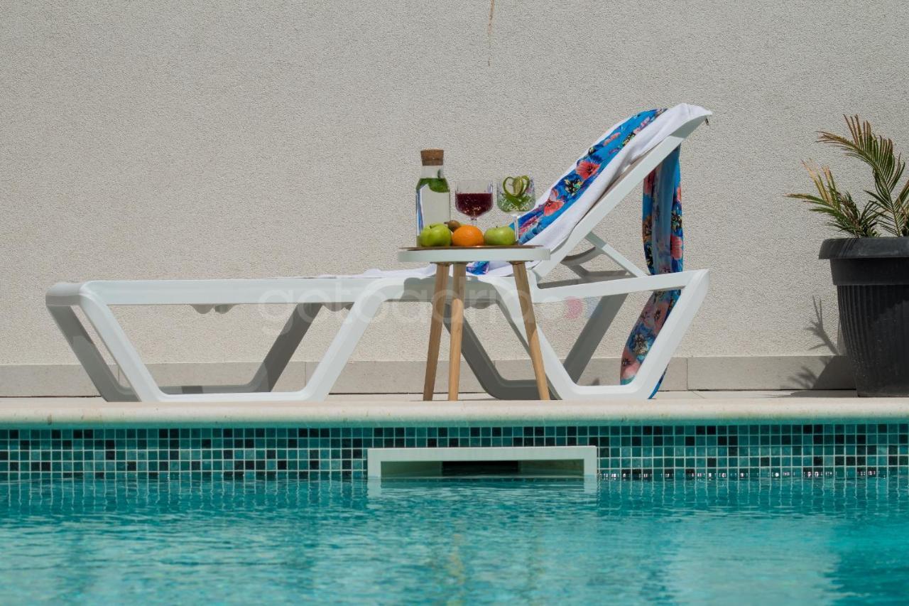 Villa Smaragd - Opal - Luxury Apt With Shared Pool And Private Hot Tub Μακάρσκα Εξωτερικό φωτογραφία