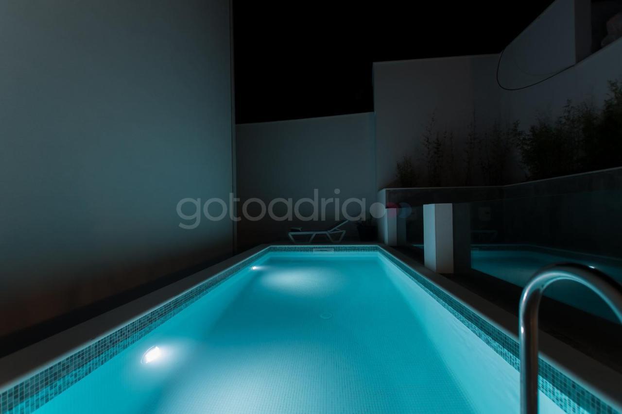 Villa Smaragd - Opal - Luxury Apt With Shared Pool And Private Hot Tub Μακάρσκα Εξωτερικό φωτογραφία